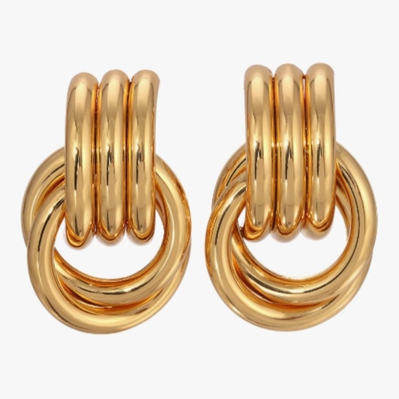 Jewelry - Elegant Gold Hoop Earrings